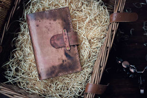 Le Trésor - Couverture de livre en cuir (teint à la main, patiné)